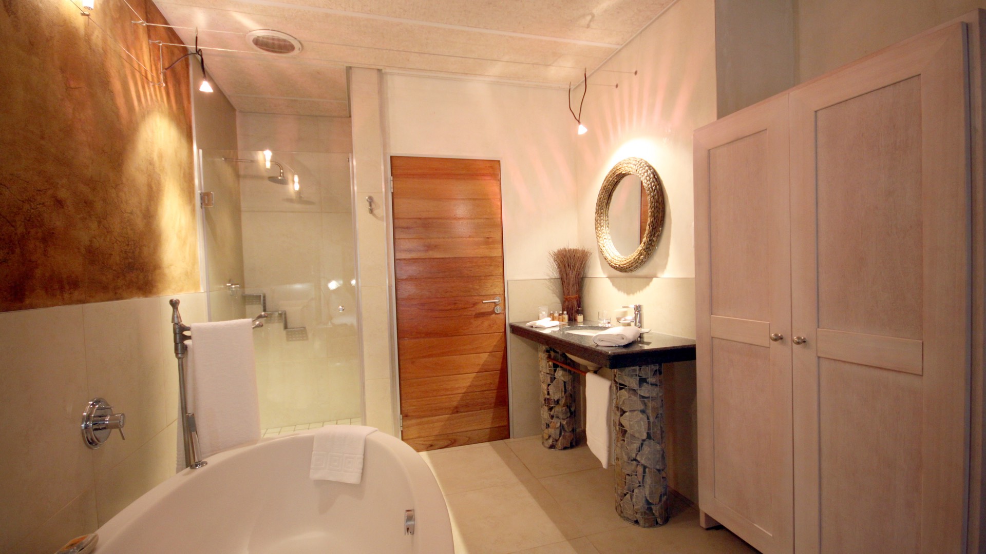 African Rock Hotel Bathroom